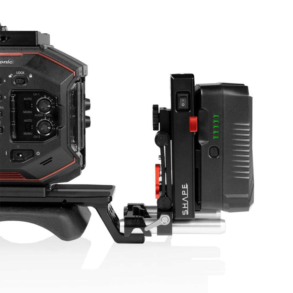 Two FULL PLAY 14.8 V 98 WH rechargeable lithium-ion V-mount batteries with FULL PLAY intelligent dual V-mount battery charger 04_SHAPE_Full_Play_Rechargeable_Batteries_98_Wh_V-Mount__2__with_SHAPE_Full_Play_Intelligent_Dual_Battery_Charger
