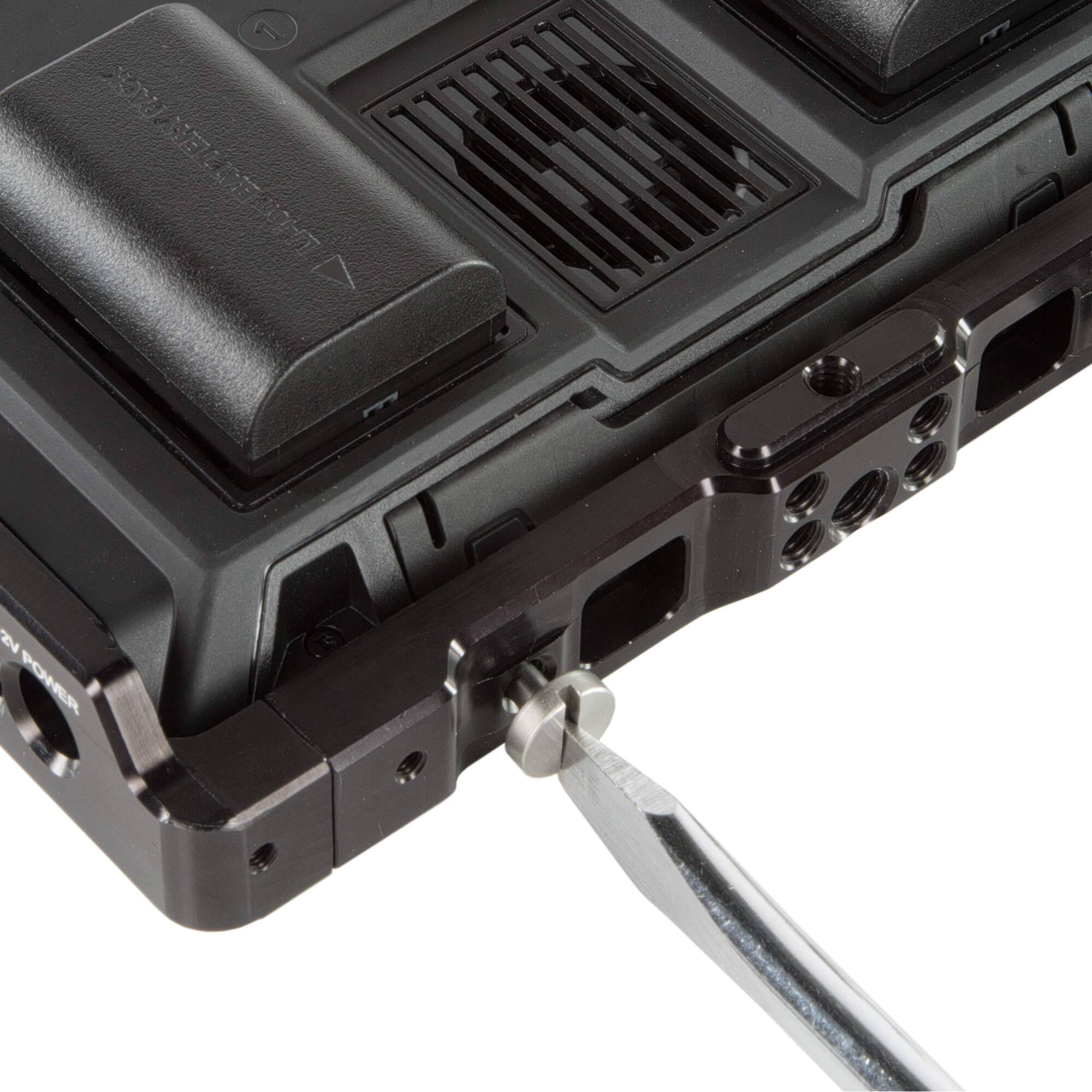 BMD 4k video assist cage 04_SHAPE_Monitor_Cage_for_Blackmagic_Design_4k_Video_Assist_Cage